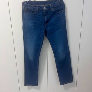 Men's Levi medium wash straight leg denim . 32x30